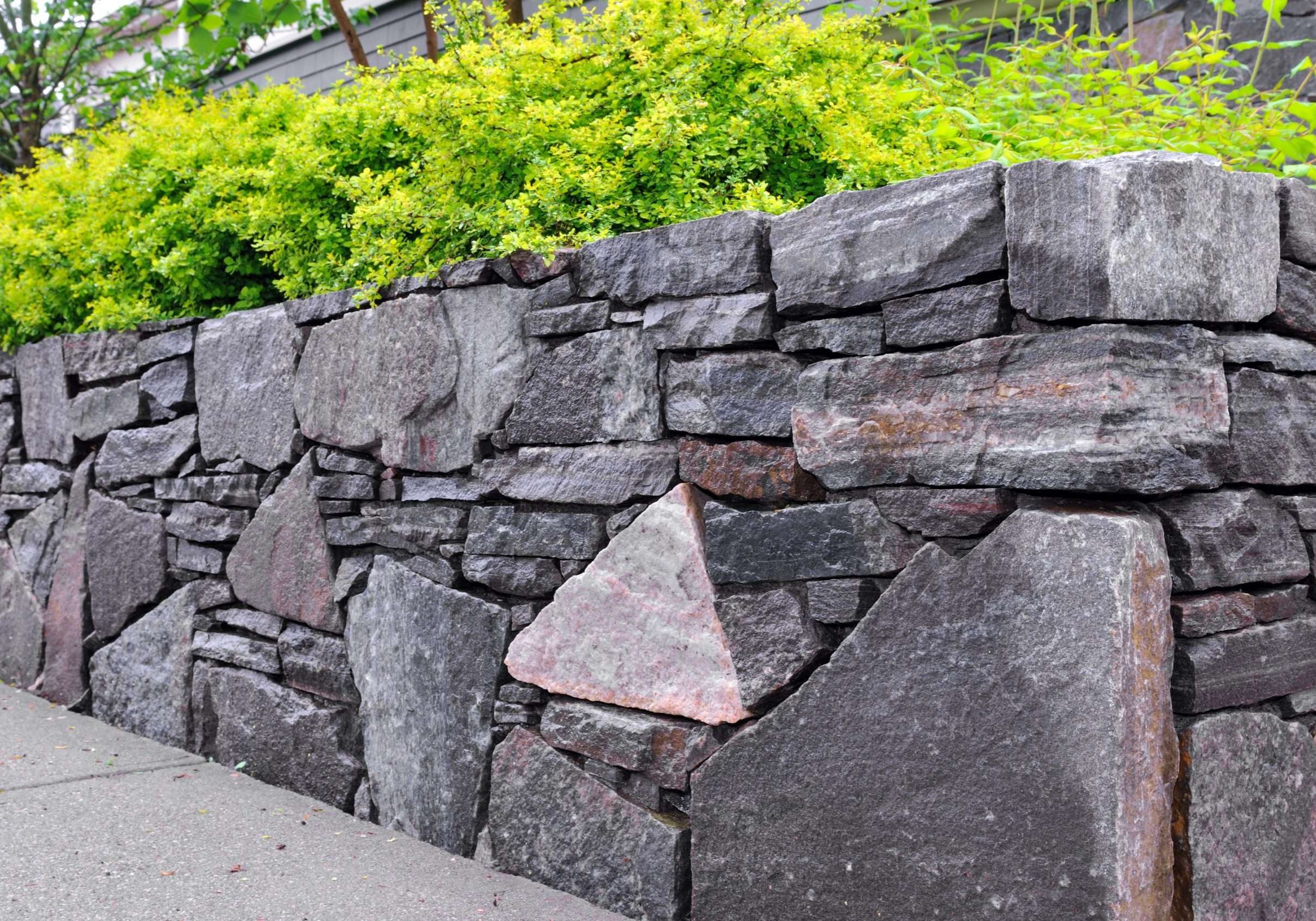 landscaping Natural Stone Retaining Wall